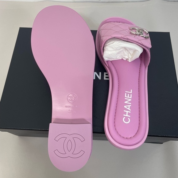 New Chanel 23P Patent Leather CC Turnlock Slides Sandal - Picture 6 of 7